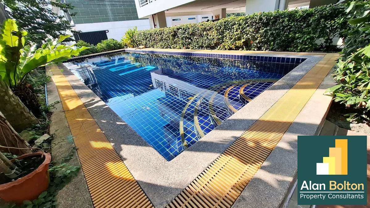 Renovated 1 Bedroom with view & large balcony-Beach & Mountain Condo photo 6
