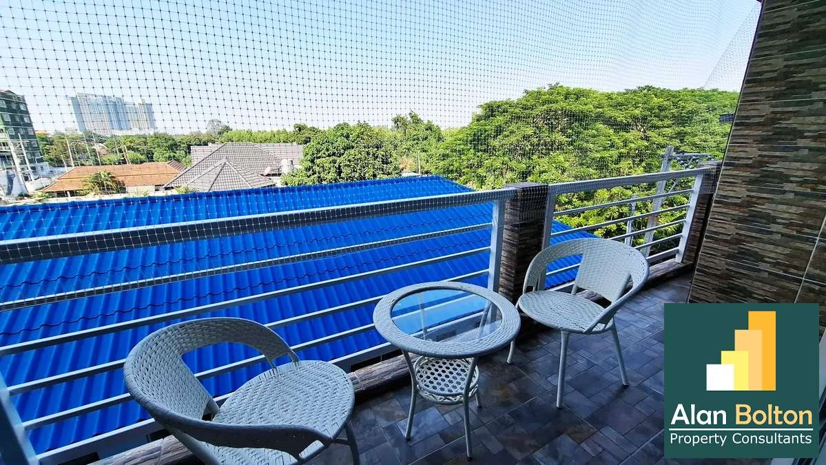 Renovated 1 Bedroom with view & large balcony-Beach & Mountain Condo photo 17