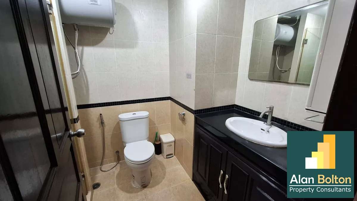 Renovated 1 Bedroom with view & large balcony-Beach & Mountain Condo photo 8