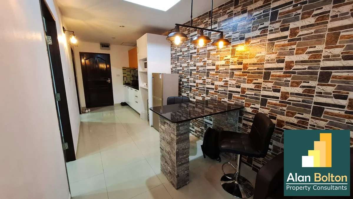 Renovated 1 Bedroom with view & large balcony-Beach & Mountain Condo photo 10