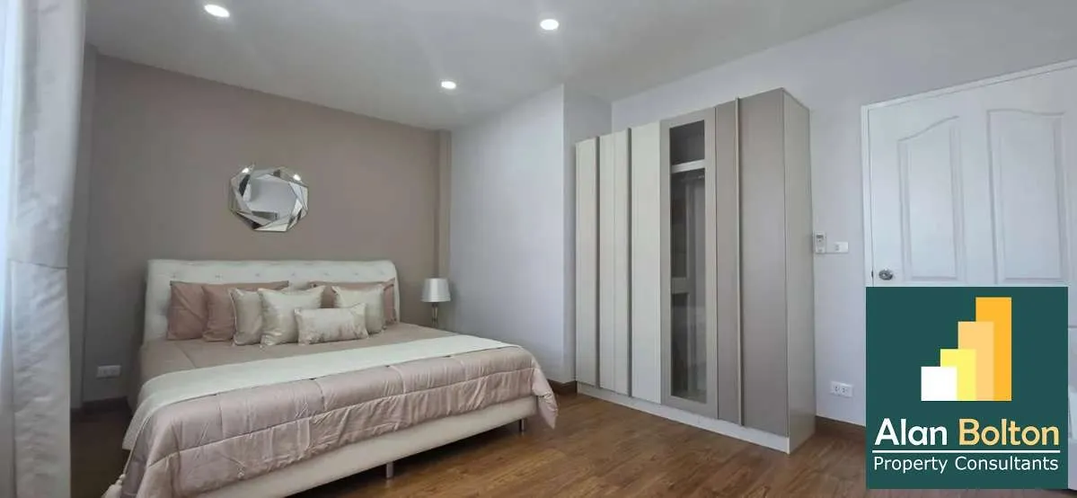 Modern 4 Bed 4 Bath House In East Pattaya photo 2