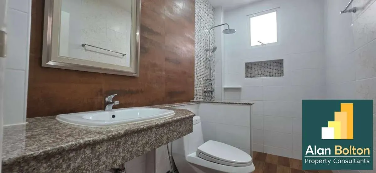 Modern 4 Bed 4 Bath House In East Pattaya photo 4