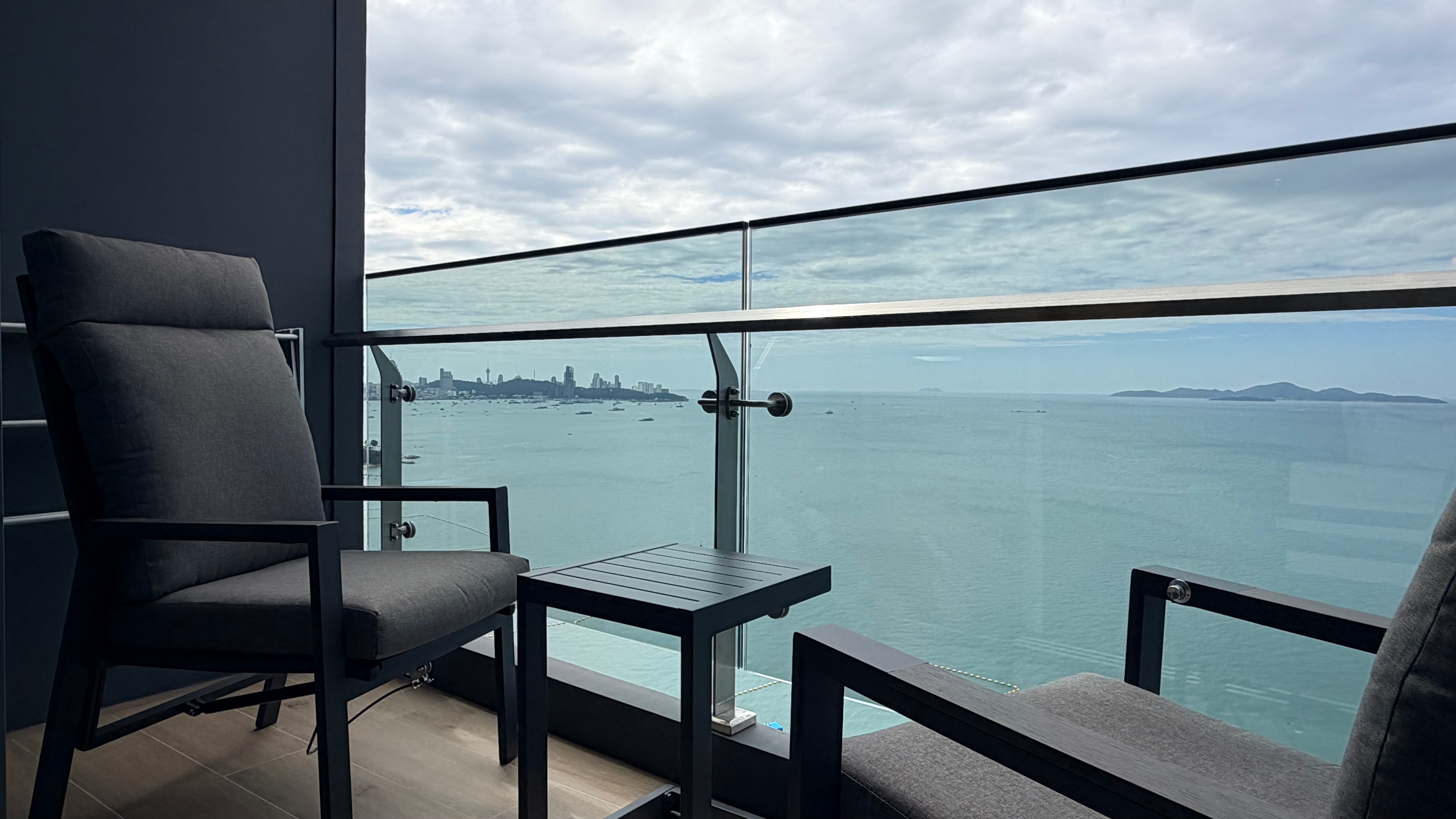 One bedroom condo for sale in Arom Wongamat photo 24