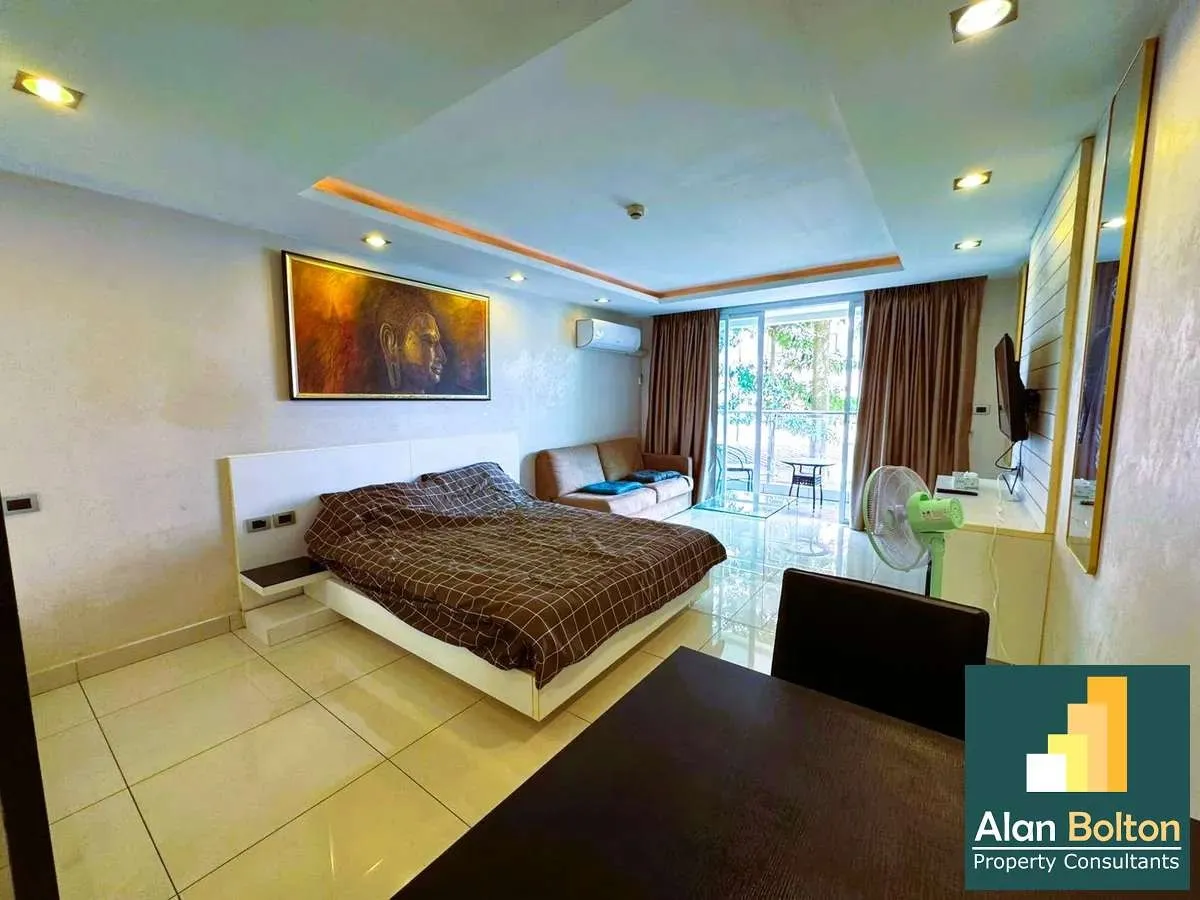 Large Corner Unit City View Studio Condo In South Pattaya