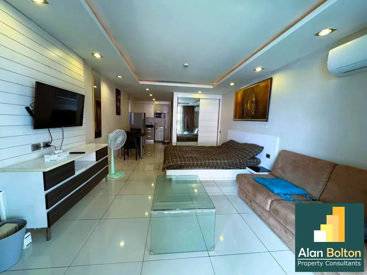 Large Corner Unit City View Studio Condo In South Pattaya photo 2