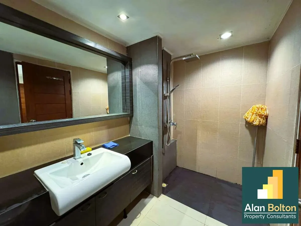 Large Corner Unit City View Studio Condo In South Pattaya photo 11