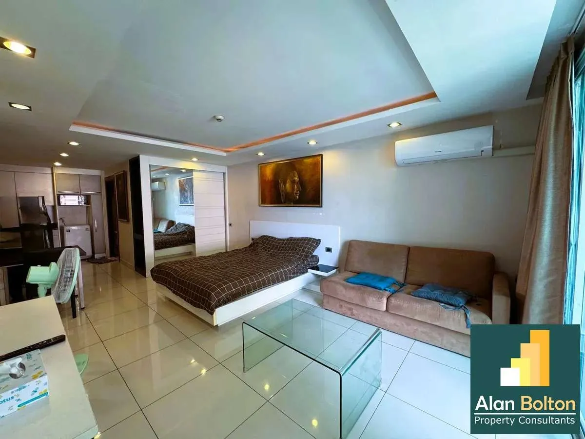 Large Corner Unit City View Studio Condo In South Pattaya photo 3