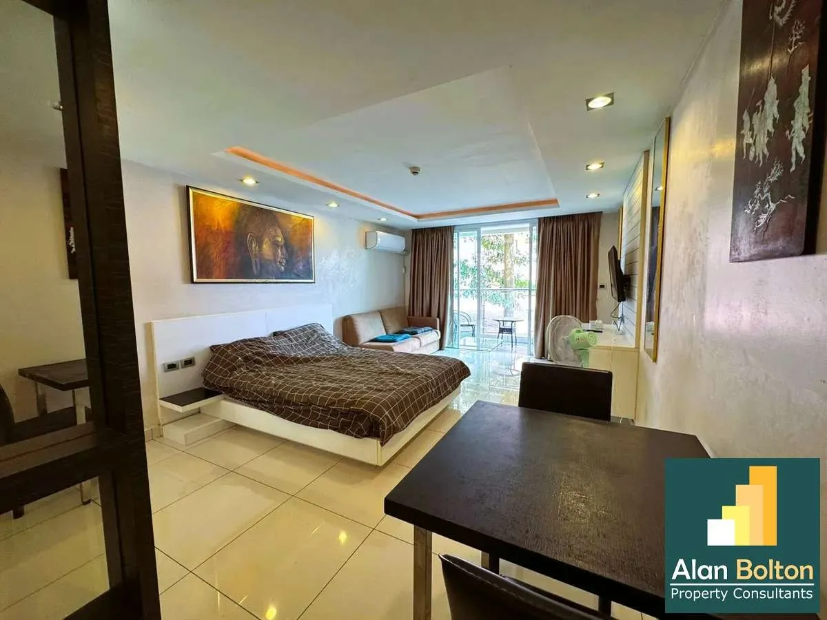 Large Corner Unit City View Studio Condo In South Pattaya photo 9