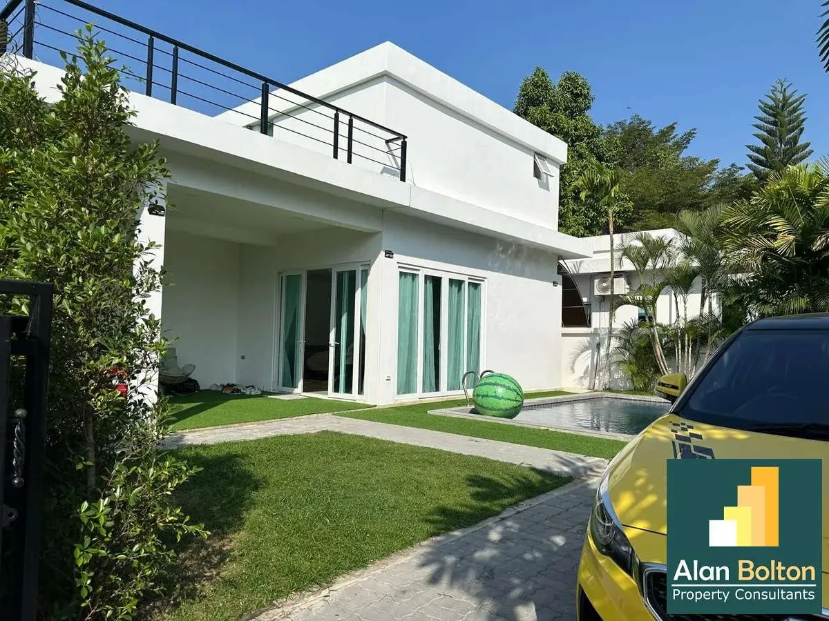 Modern 3-Bed Pool Villa with Rooftop Suite