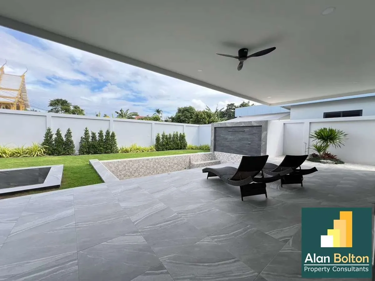 Luxury Pool Villa 3 Bedrooms 4 Bathrooms in Huay yai