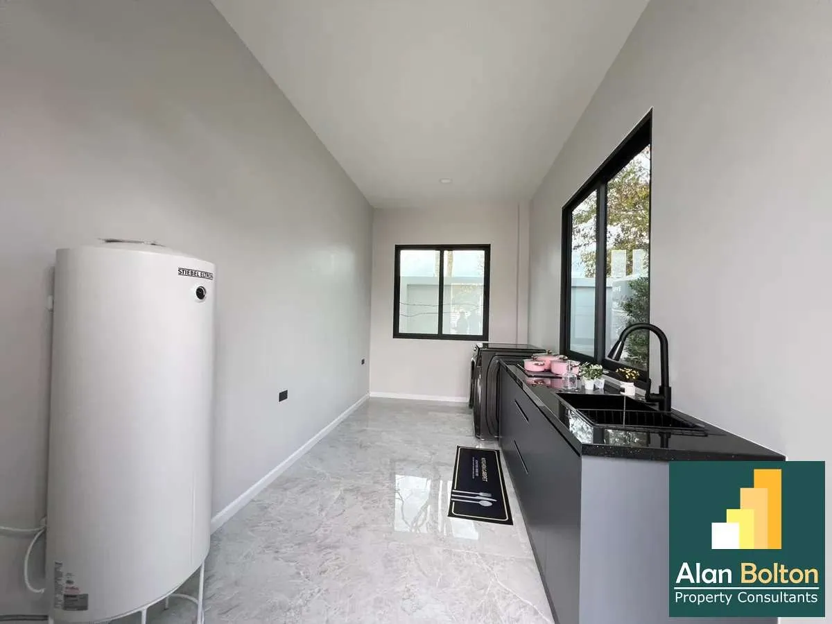 Luxury Pool Villa 3 Bedrooms 4 Bathrooms in Huay yai photo 12