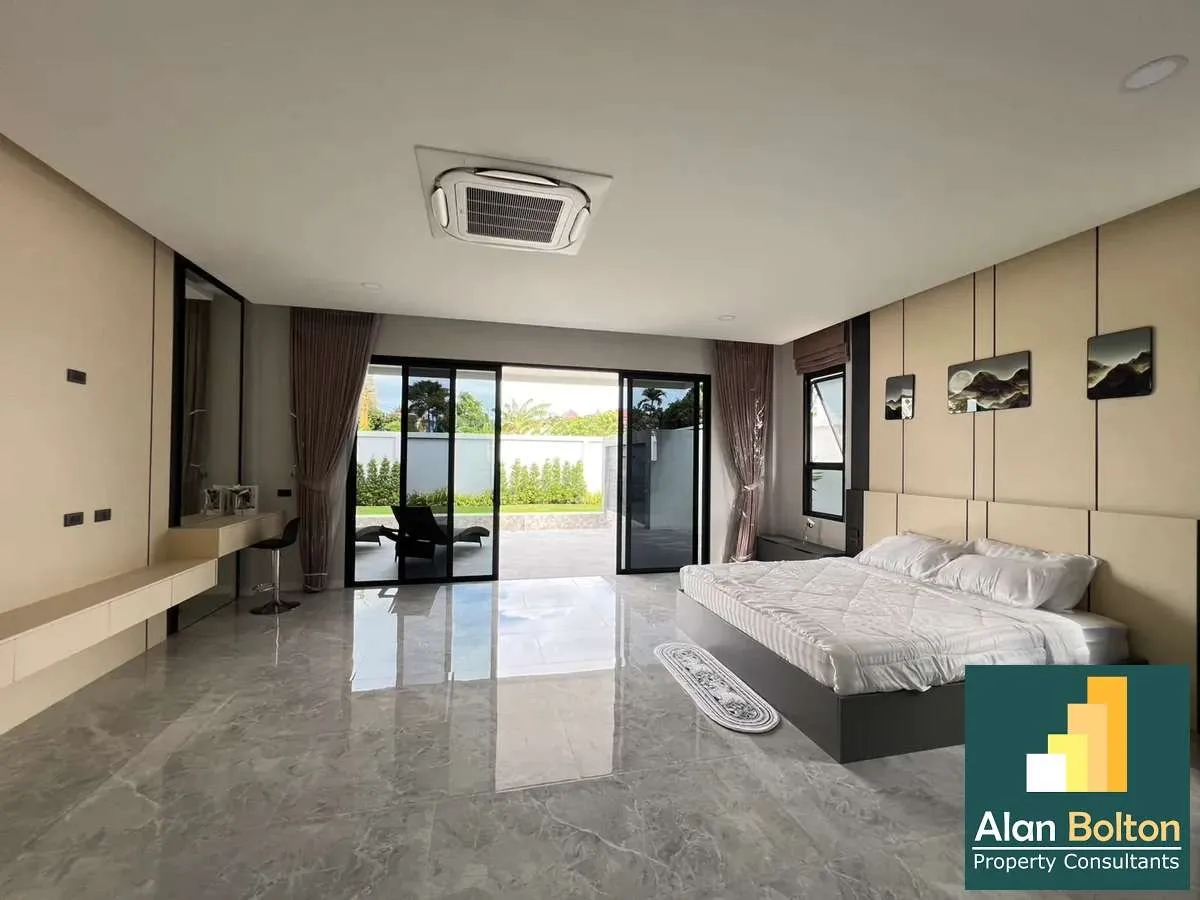 Luxury Pool Villa 3 Bedrooms 4 Bathrooms in Huay yai photo 10