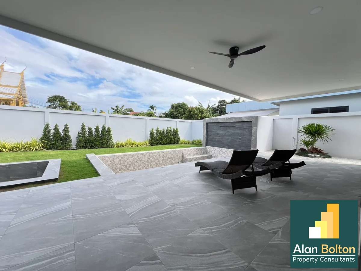 Luxury Pool Villa 3 Bedrooms 4 Bathrooms in Huay yai