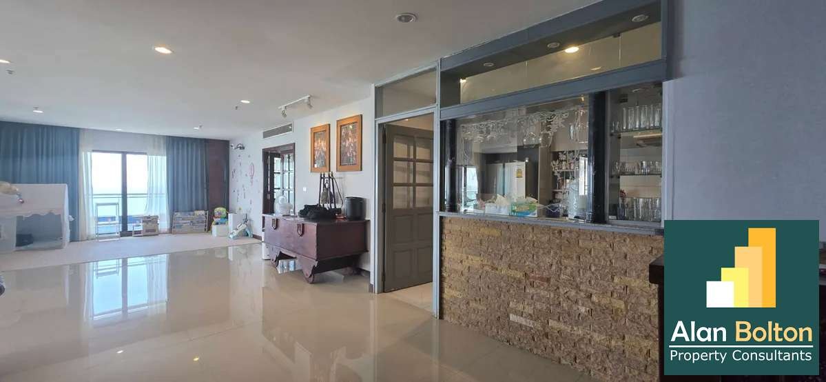 Large Front Facing Ocean View 3 Bed 3 Bath Condo in Pratumnak photo 6