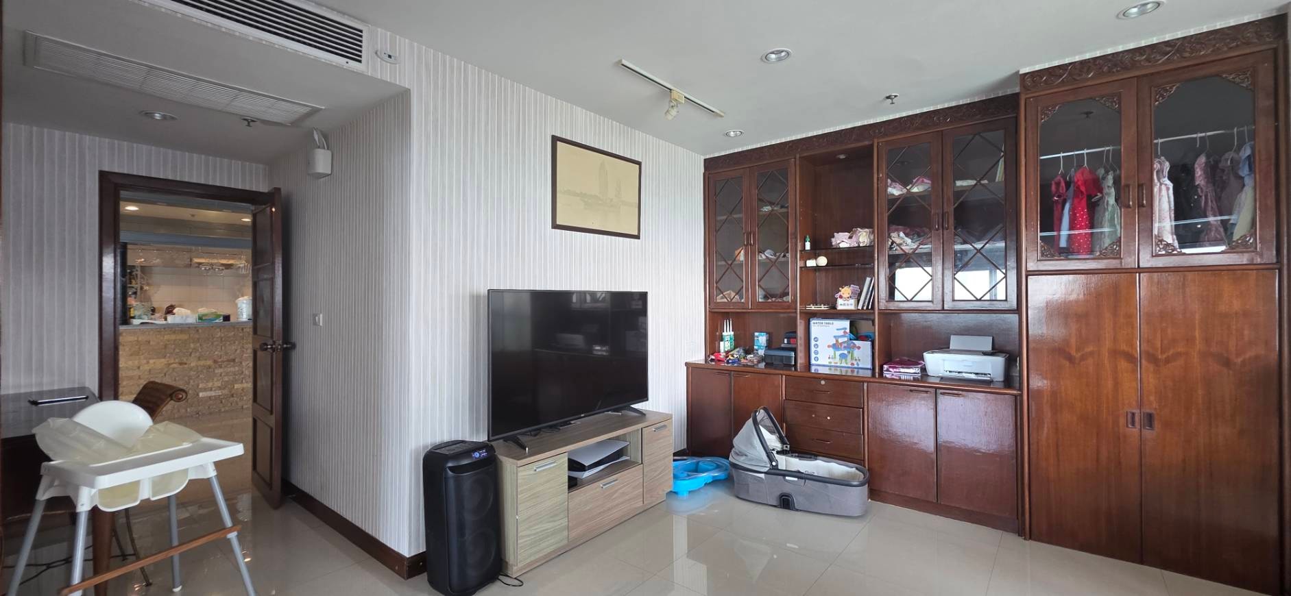Large Front Facing Ocean View 3 Bed 3 Bath Condo in Pratumnak photo 40