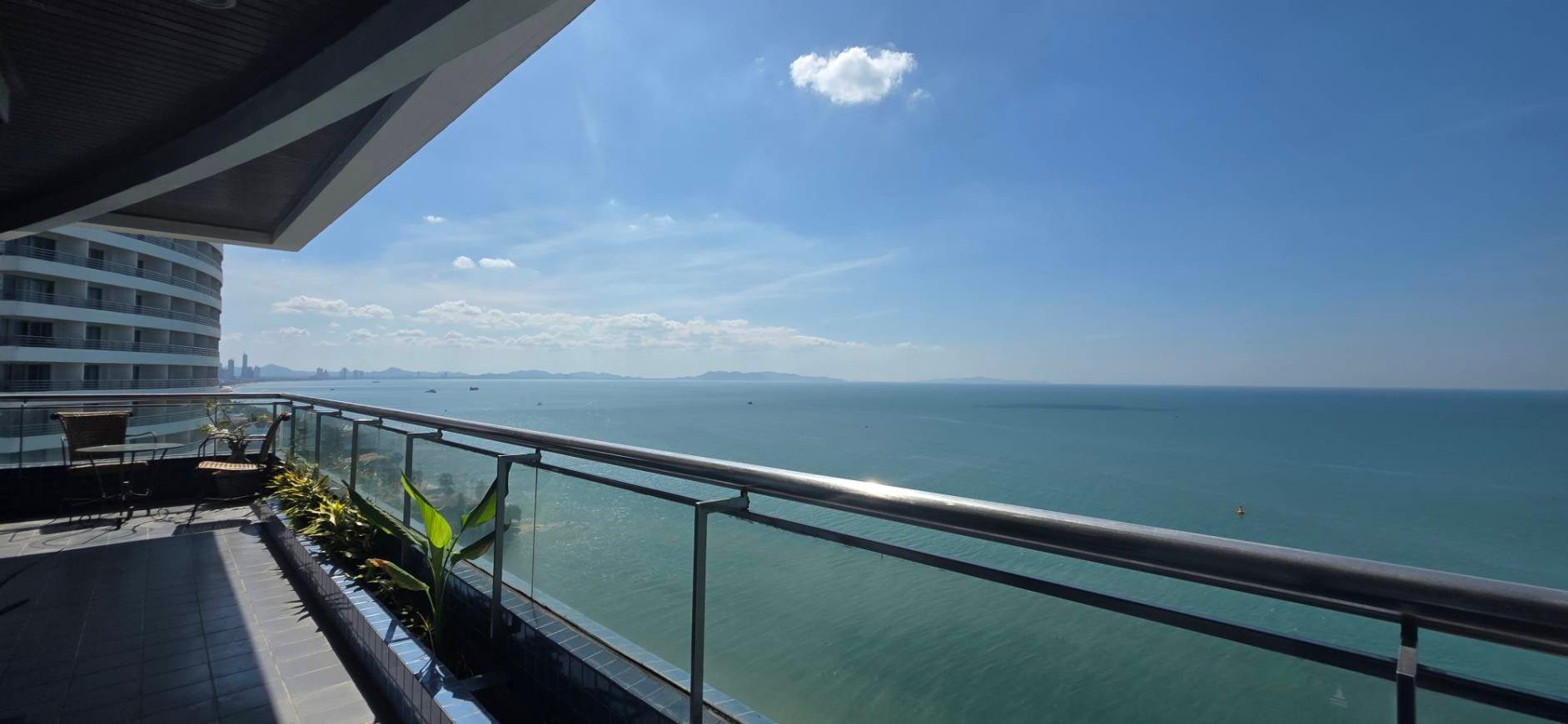 Large Front Facing Ocean View 3 Bed 3 Bath Condo in Pratumnak photo 30