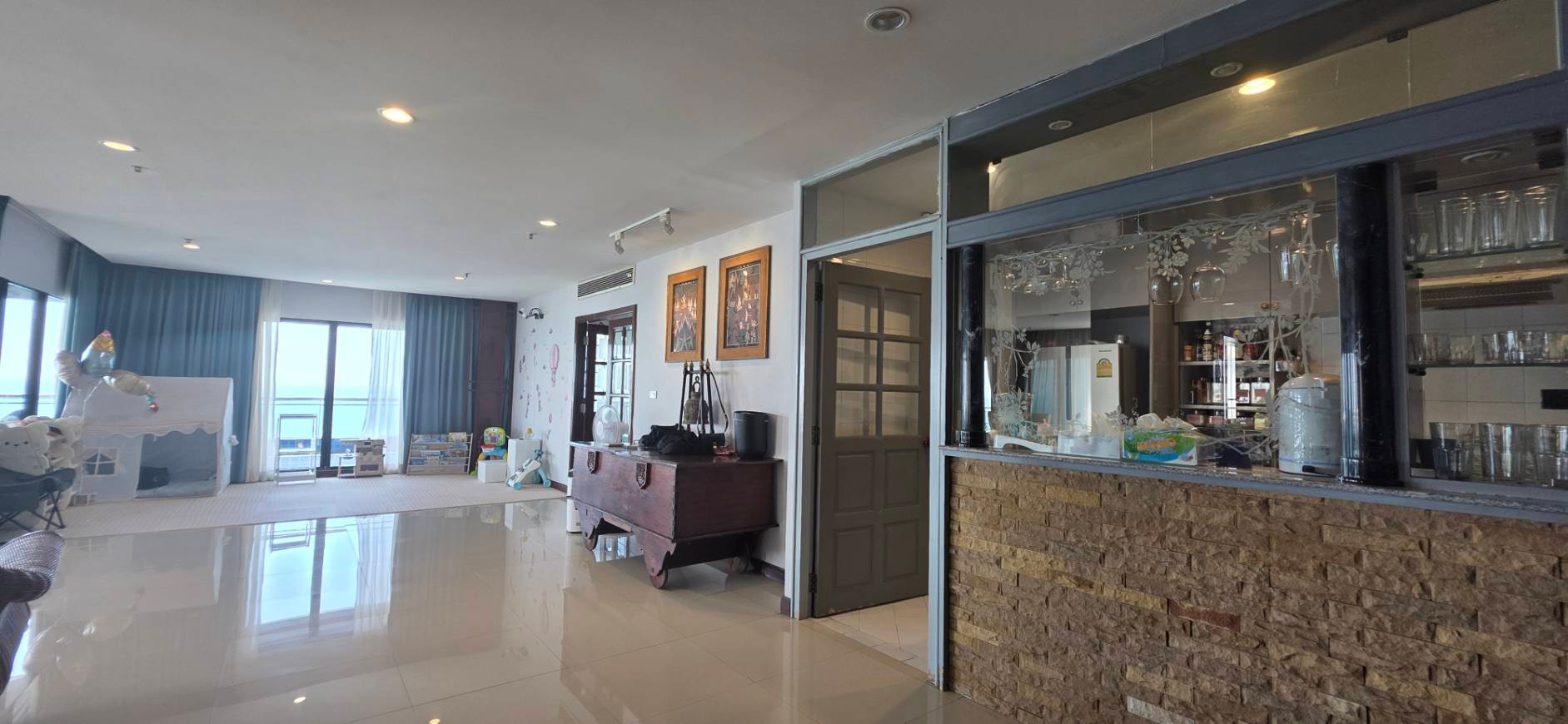 Large Front Facing Ocean View 3 Bed 3 Bath Condo in Pratumnak photo 39