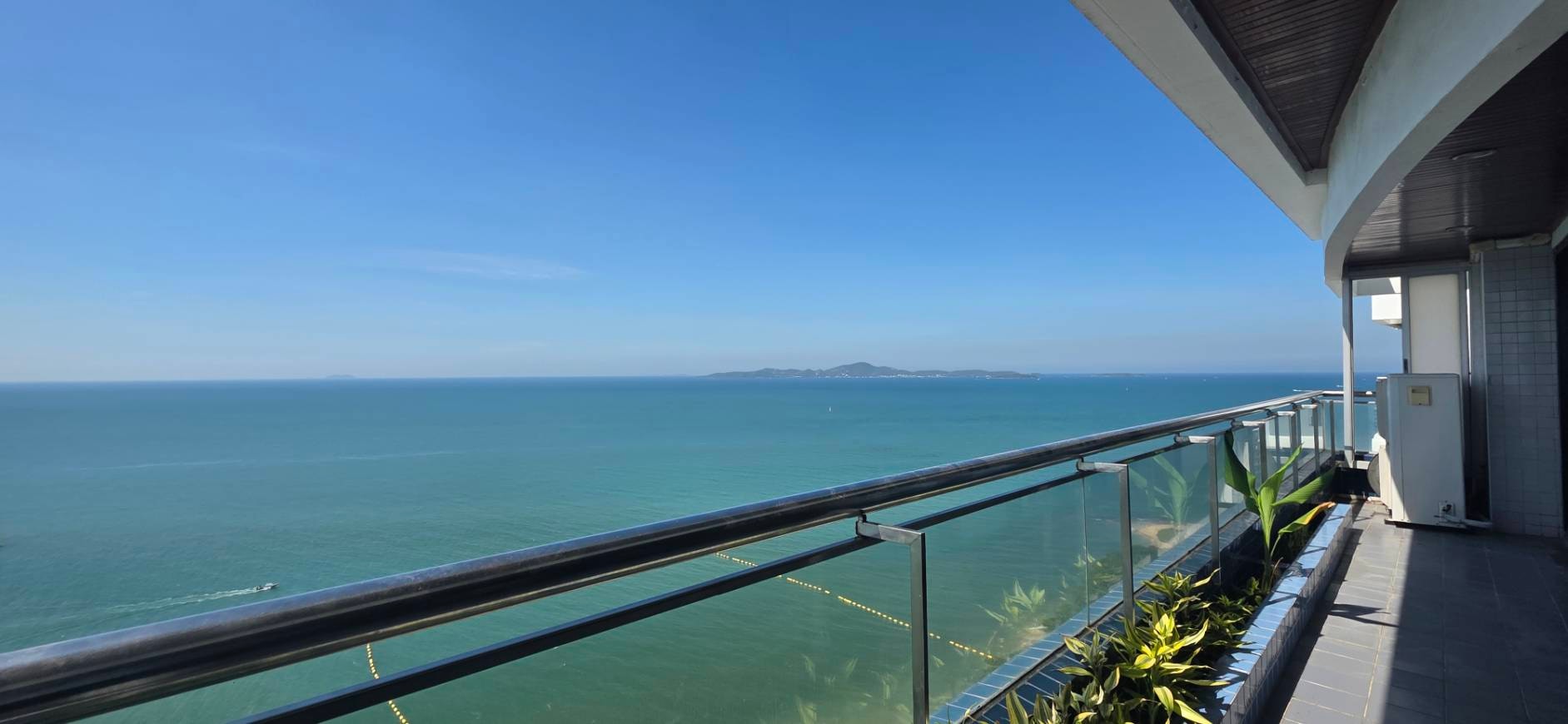 Large Front Facing Ocean View 3 Bed 3 Bath Condo in Pratumnak photo 31