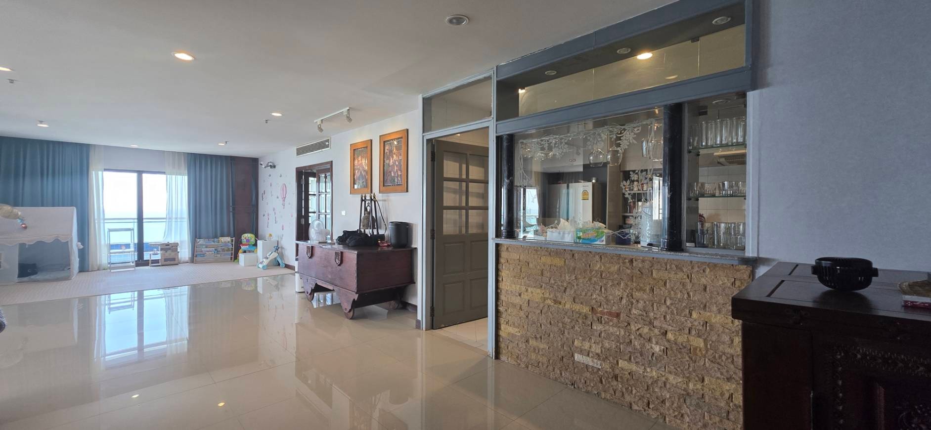 Large Front Facing Ocean View 3 Bed 3 Bath Condo in Pratumnak photo 25