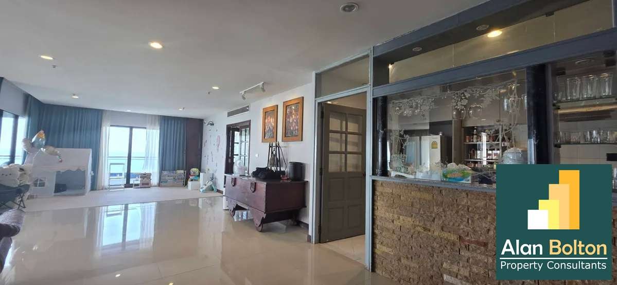 Large Front Facing Ocean View 3 Bed 3 Bath Condo in Pratumnak photo 13