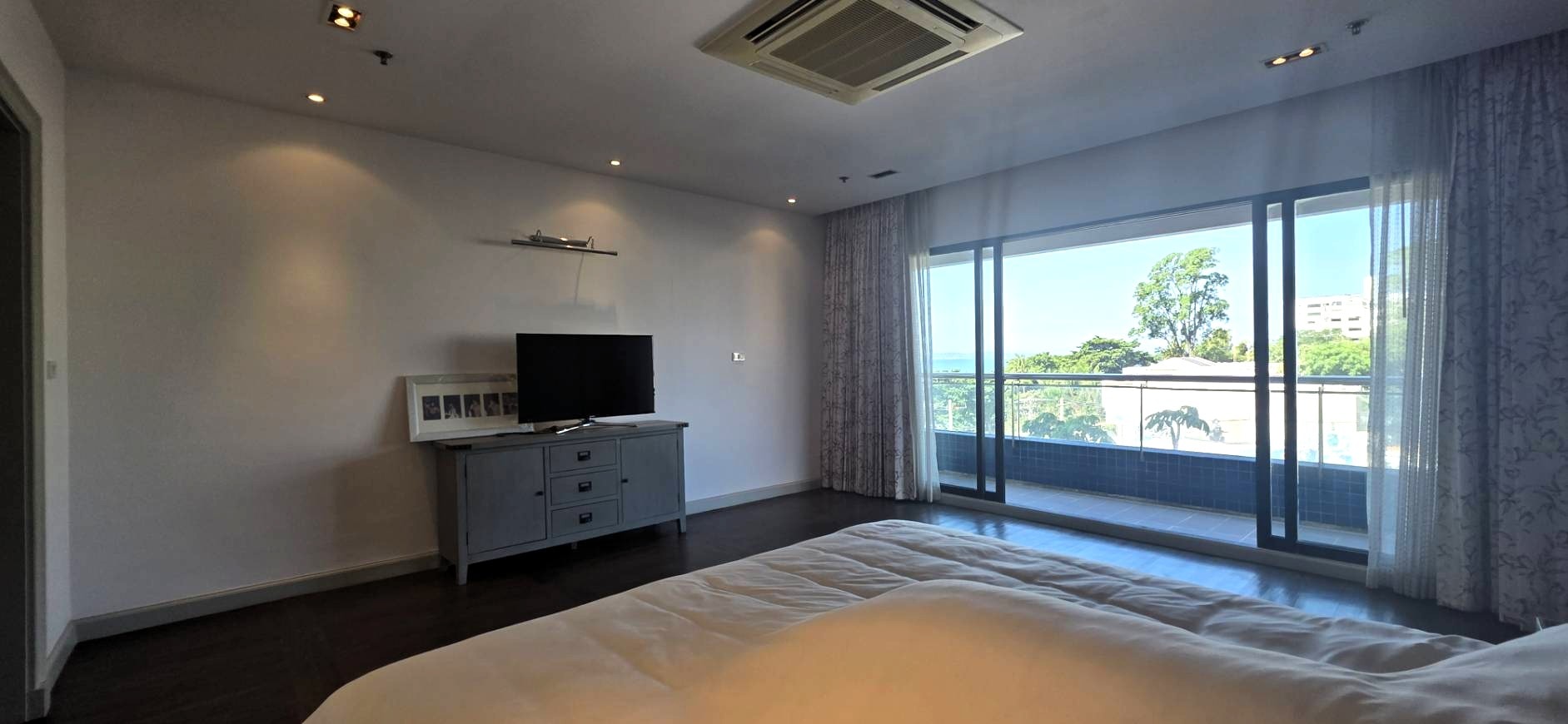 Spacious 3 Bedroom, 3 Bath Beachfront Condo With Panoramic Ocean Views photo 36