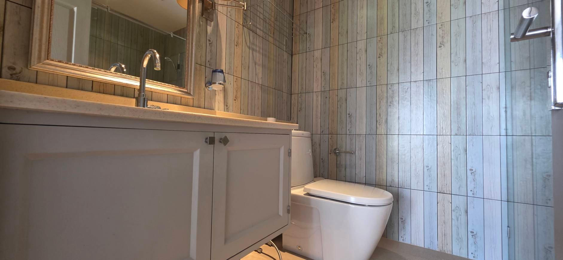 Spacious 3 Bedroom, 3 Bath Beachfront Condo With Panoramic Ocean Views photo 34
