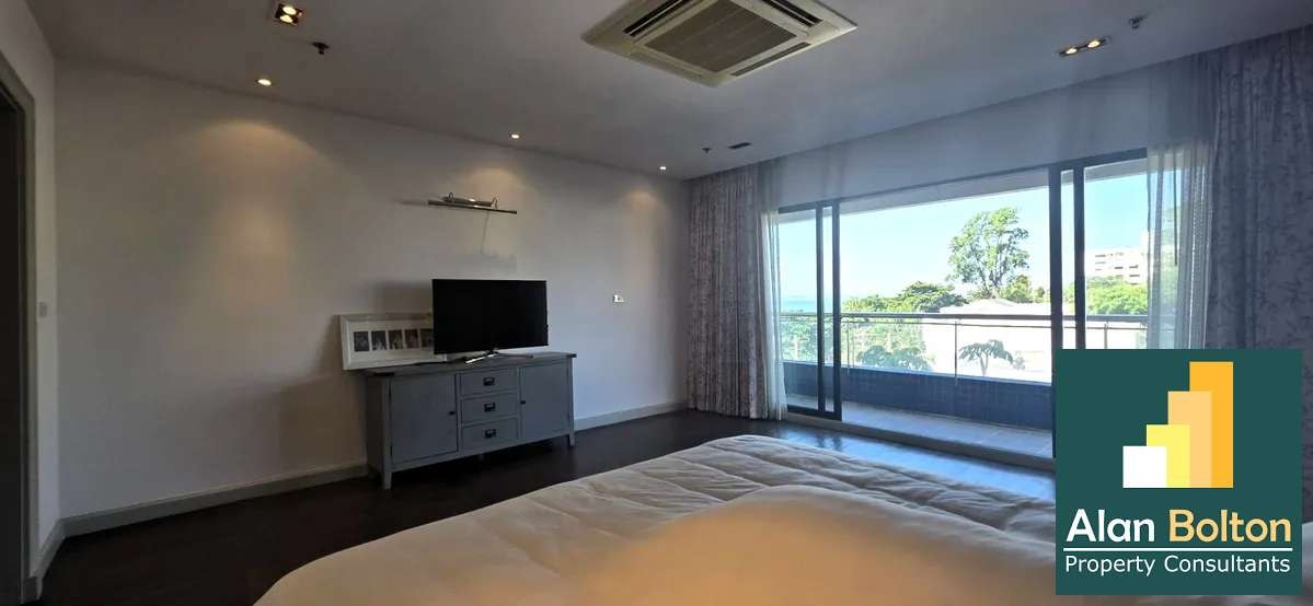 Spacious 3 Bedroom, 3 Bath Beachfront Condo With Panoramic Ocean Views photo 15
