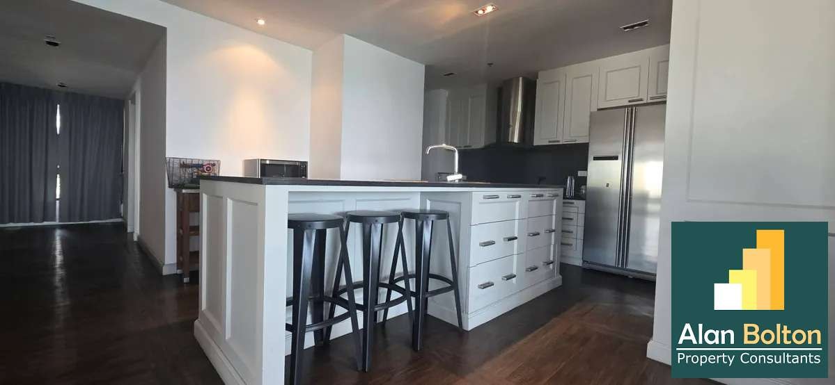 Spacious 3 Bedroom, 3 Bath Beachfront Condo With Panoramic Ocean Views photo 4