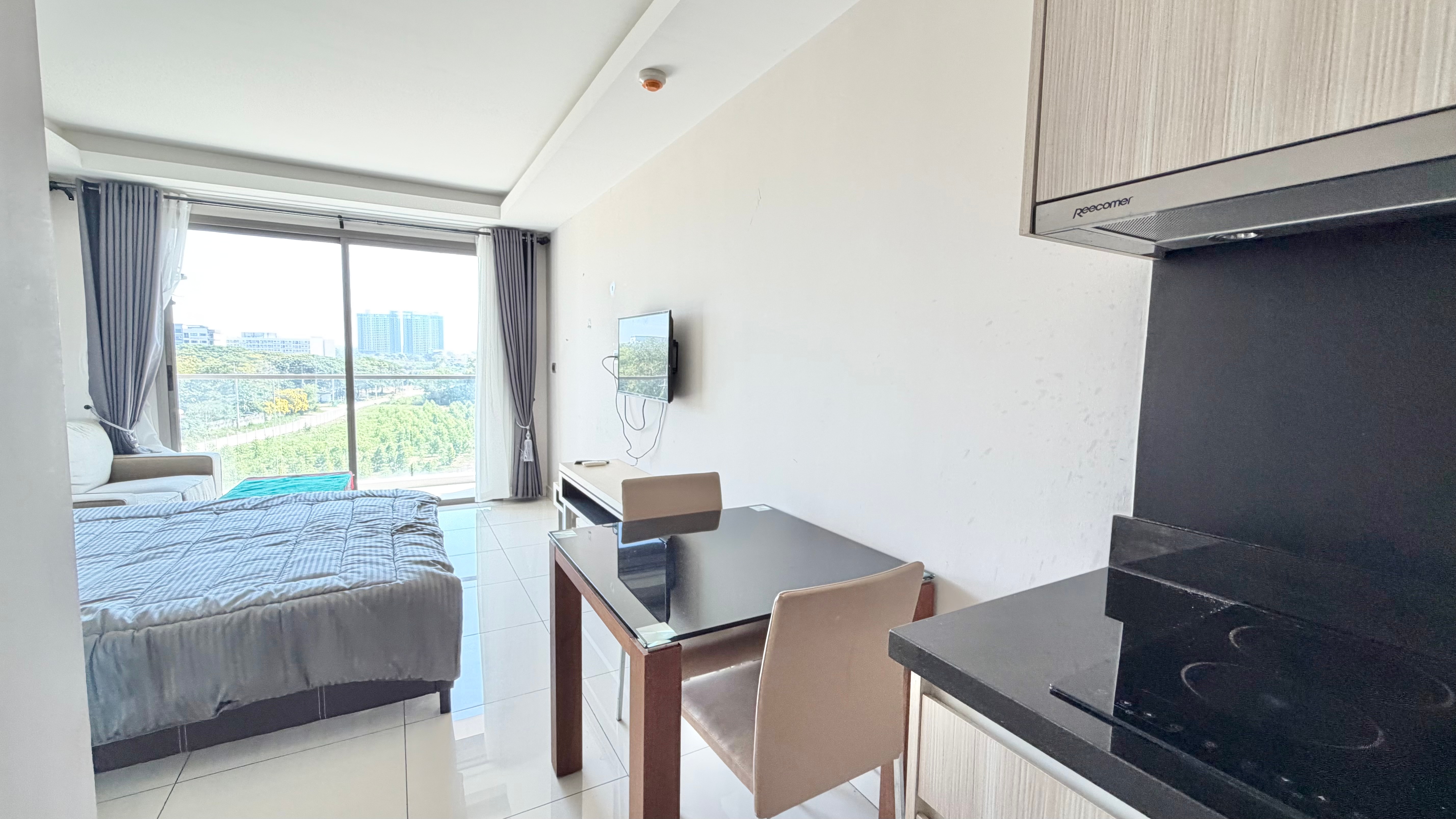 StudioCondo For Rent In Jontien photo 9