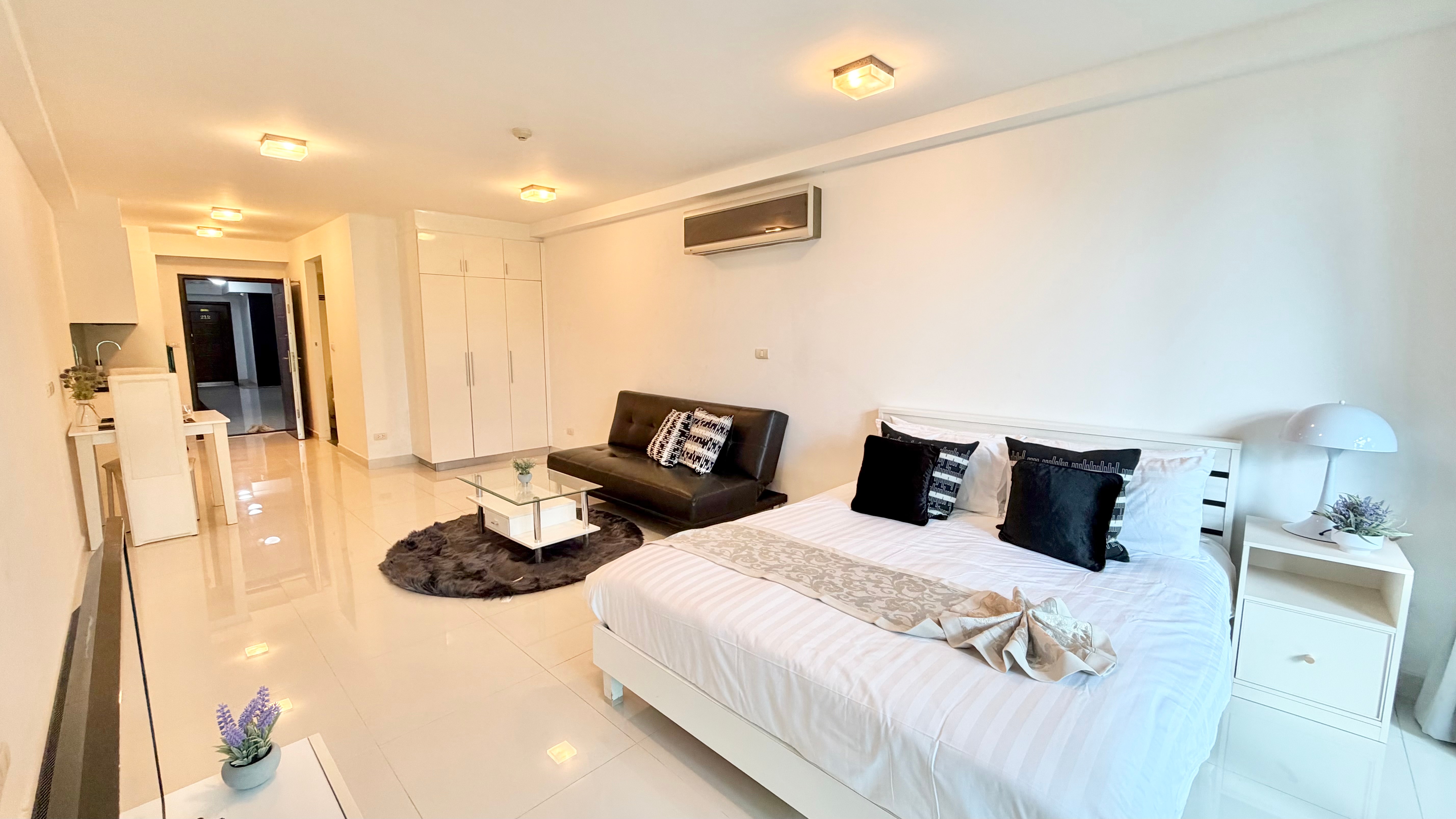 Studio Condo For sale in Prahtamnak photo 13