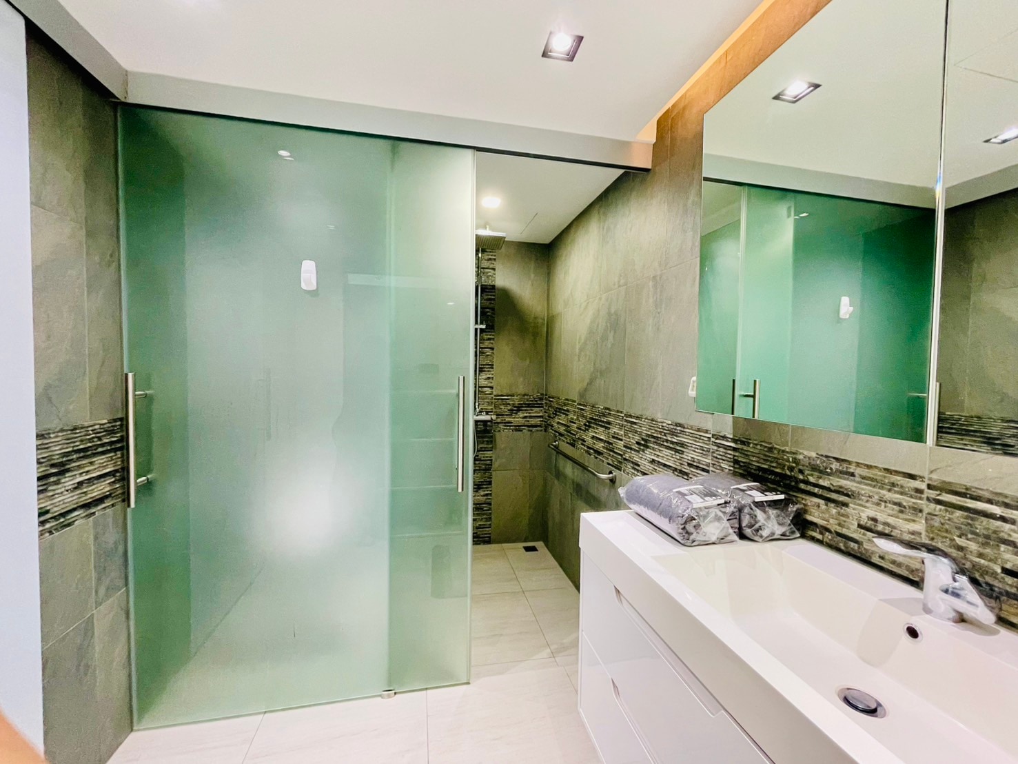 Sands Condo Direct Ocean For Rent And Sale photo 27