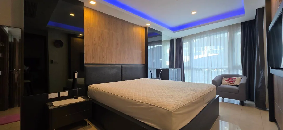 Grand Avenue Residence photo 25