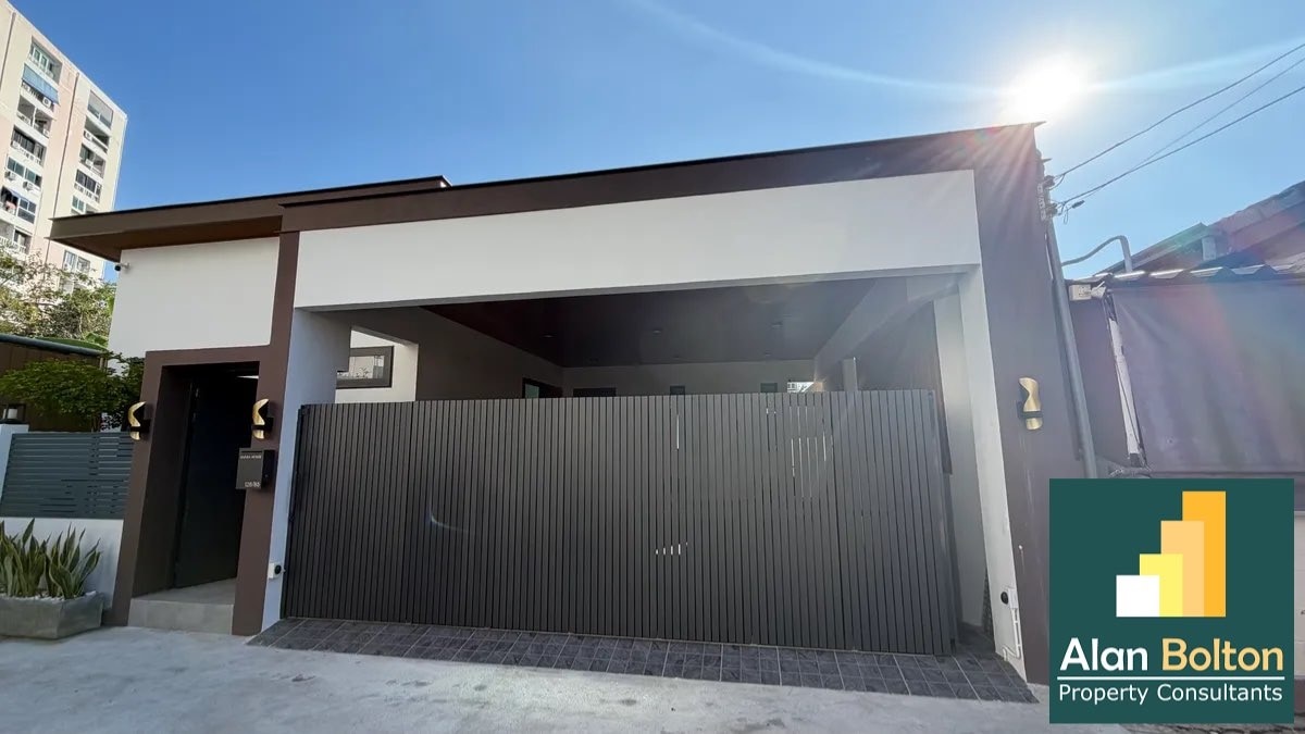 Newly renovated house in City center Pattaya photo 2