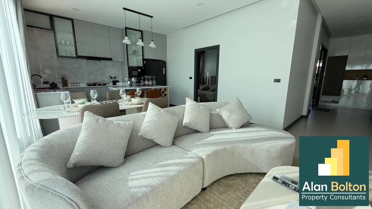 Newly renovated house in City center Pattaya photo 17