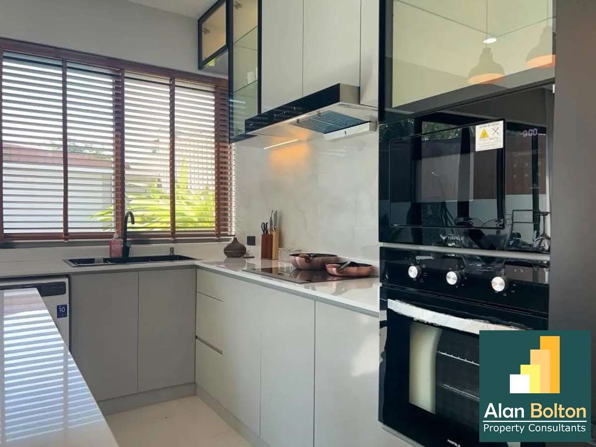 Newly renovated house in City center Pattaya photo 7