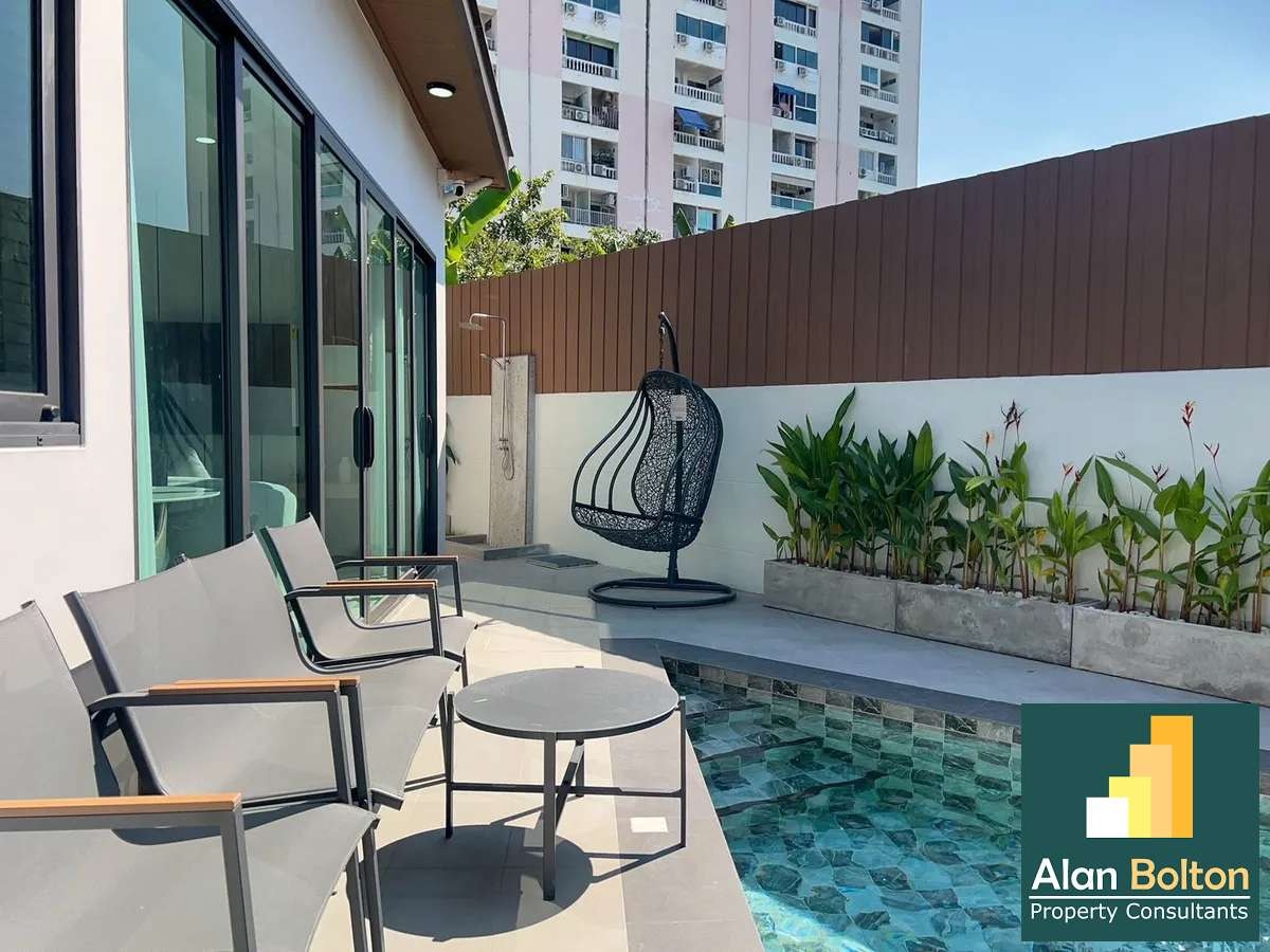 Newly renovated house in City center Pattaya photo 9