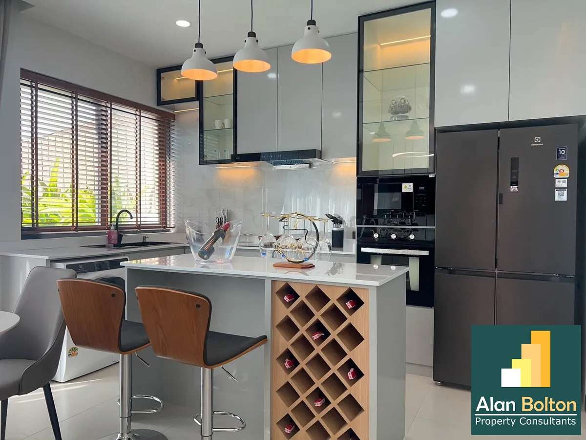 Newly renovated house in City center Pattaya photo 8