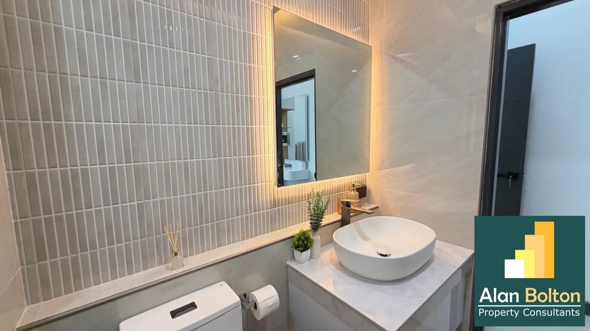 Newly renovated house in City center Pattaya photo 14