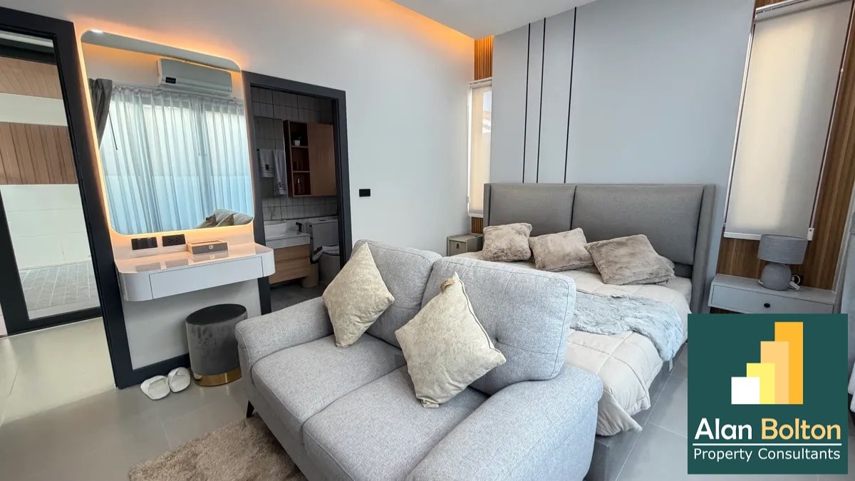 Newly renovated house in City center Pattaya photo 12