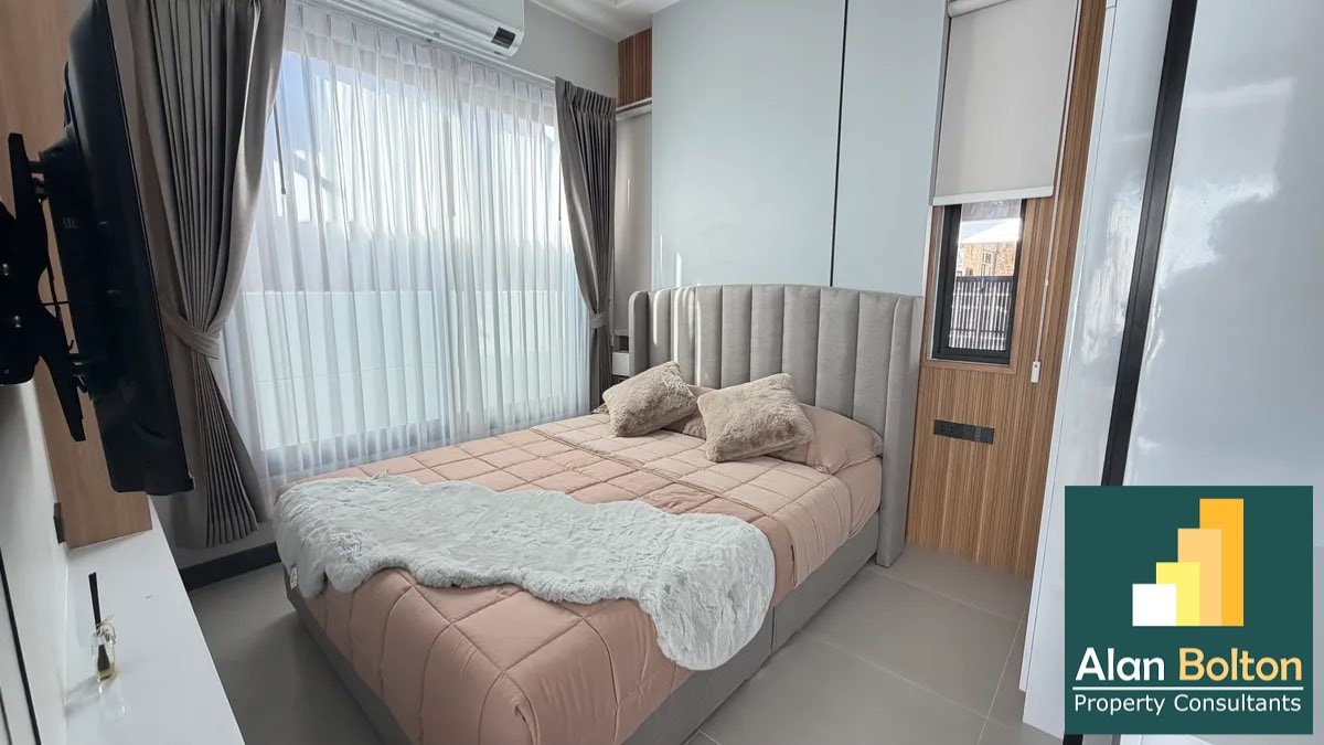Newly renovated house in City center Pattaya photo 15