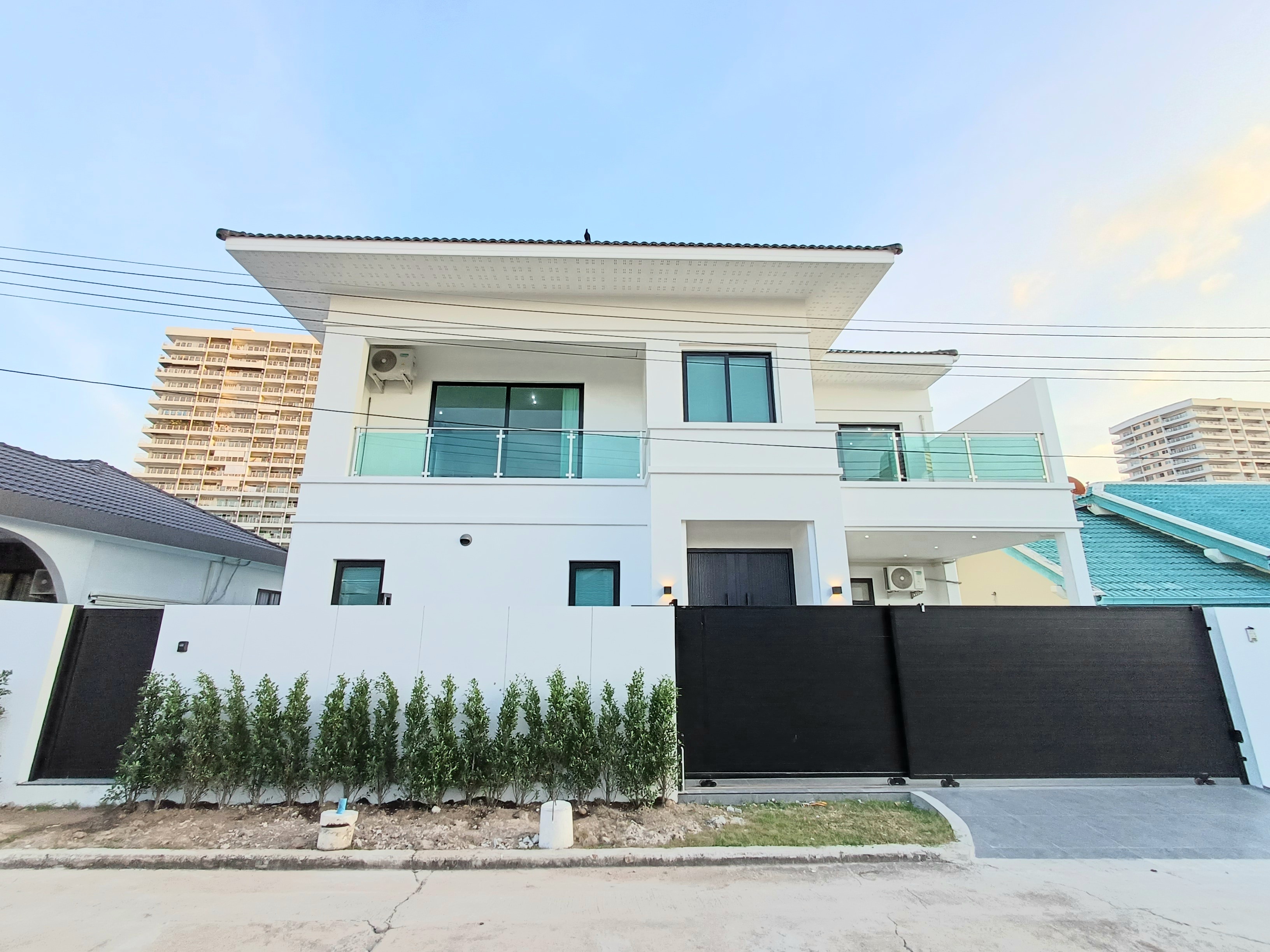 Grand Jomtien Villa photo 32