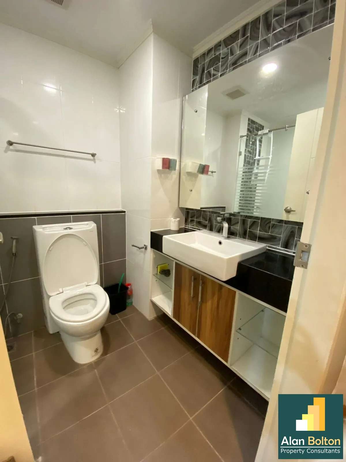 Studio for Sale photo 6