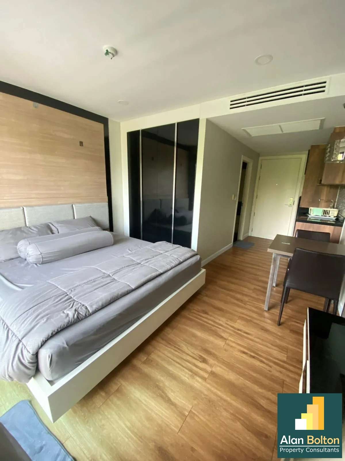 Studio for Sale photo 10