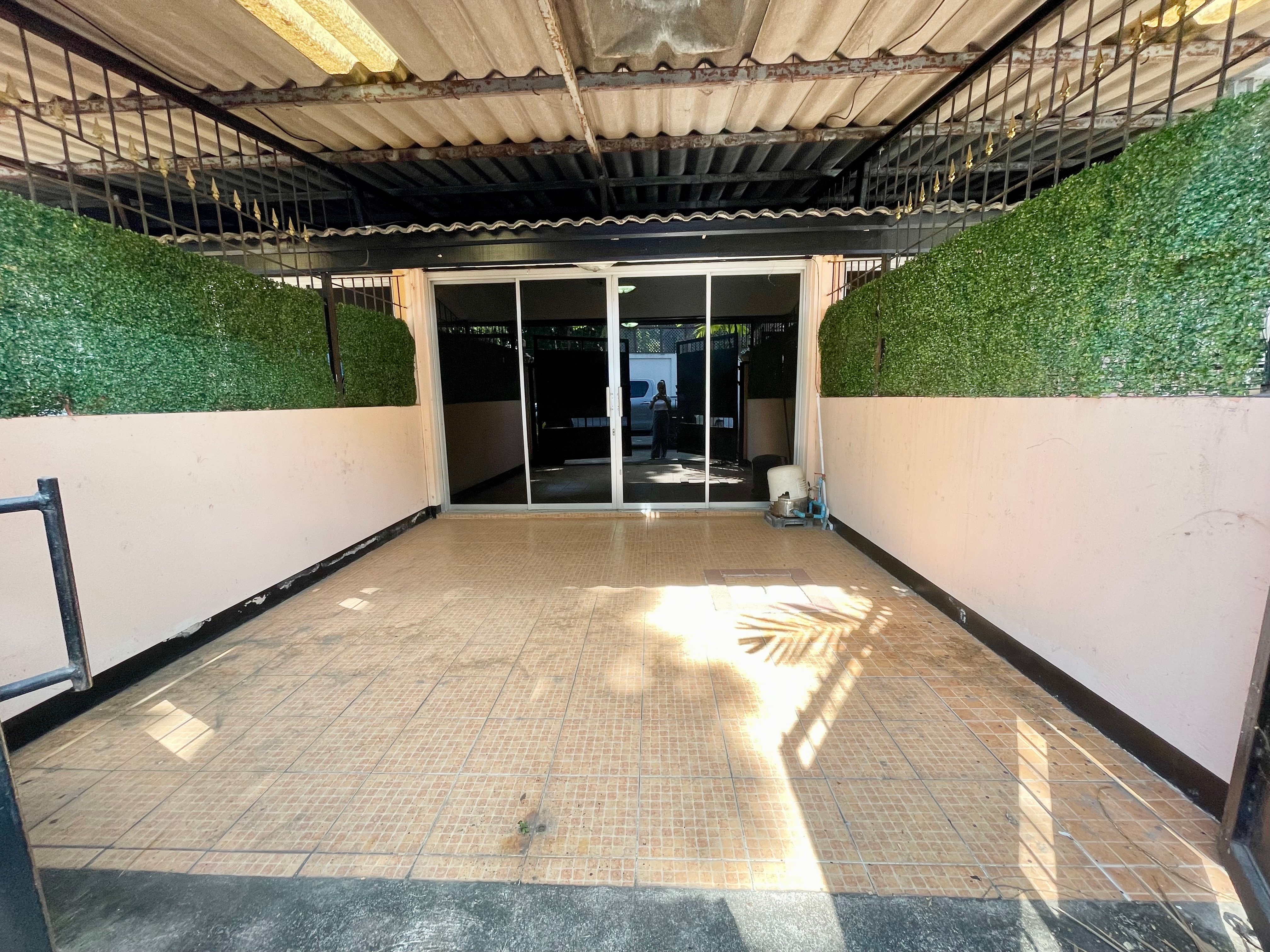 Townhome In Central Pattaya For Rent photo 17