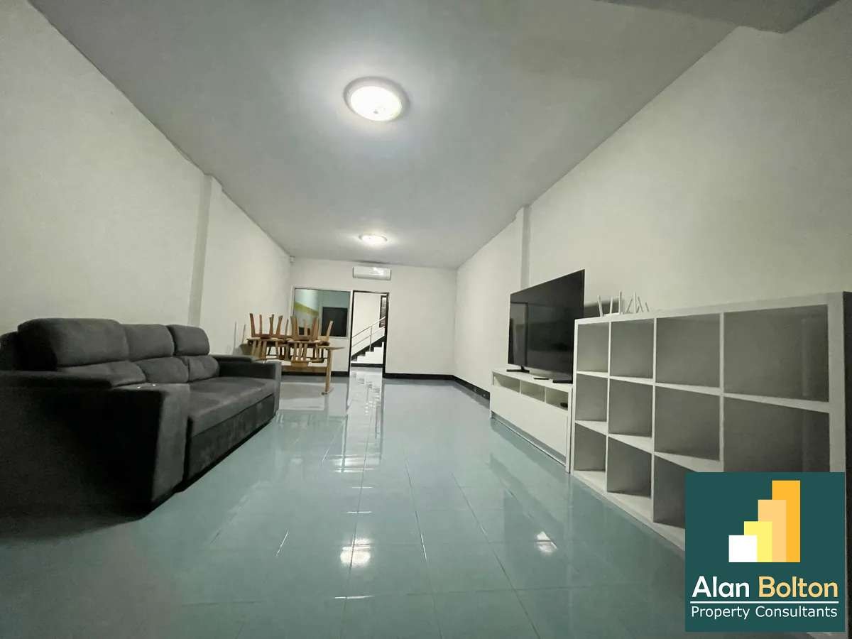Townhome In Central Pattaya For Rent photo 2