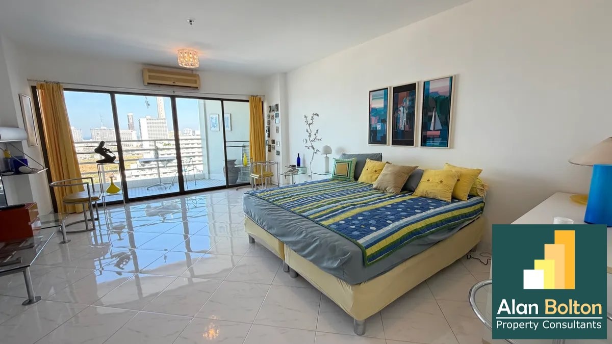Renovated Beachfront Ocean View Condo for Sale In Jomtien photo 2