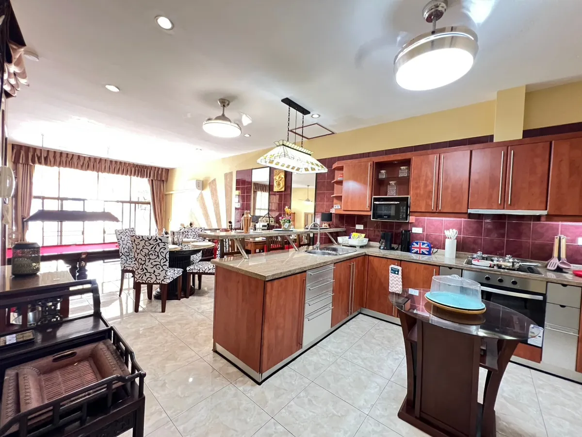 Building for sale With 5 separate Apartments in Pratumnak photo 35