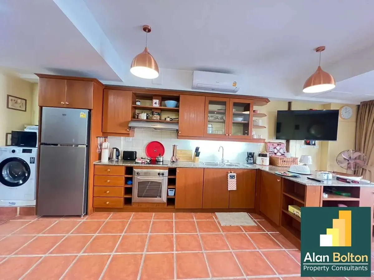 Building for sale With 5 separate Apartments in Pratumnak photo 5