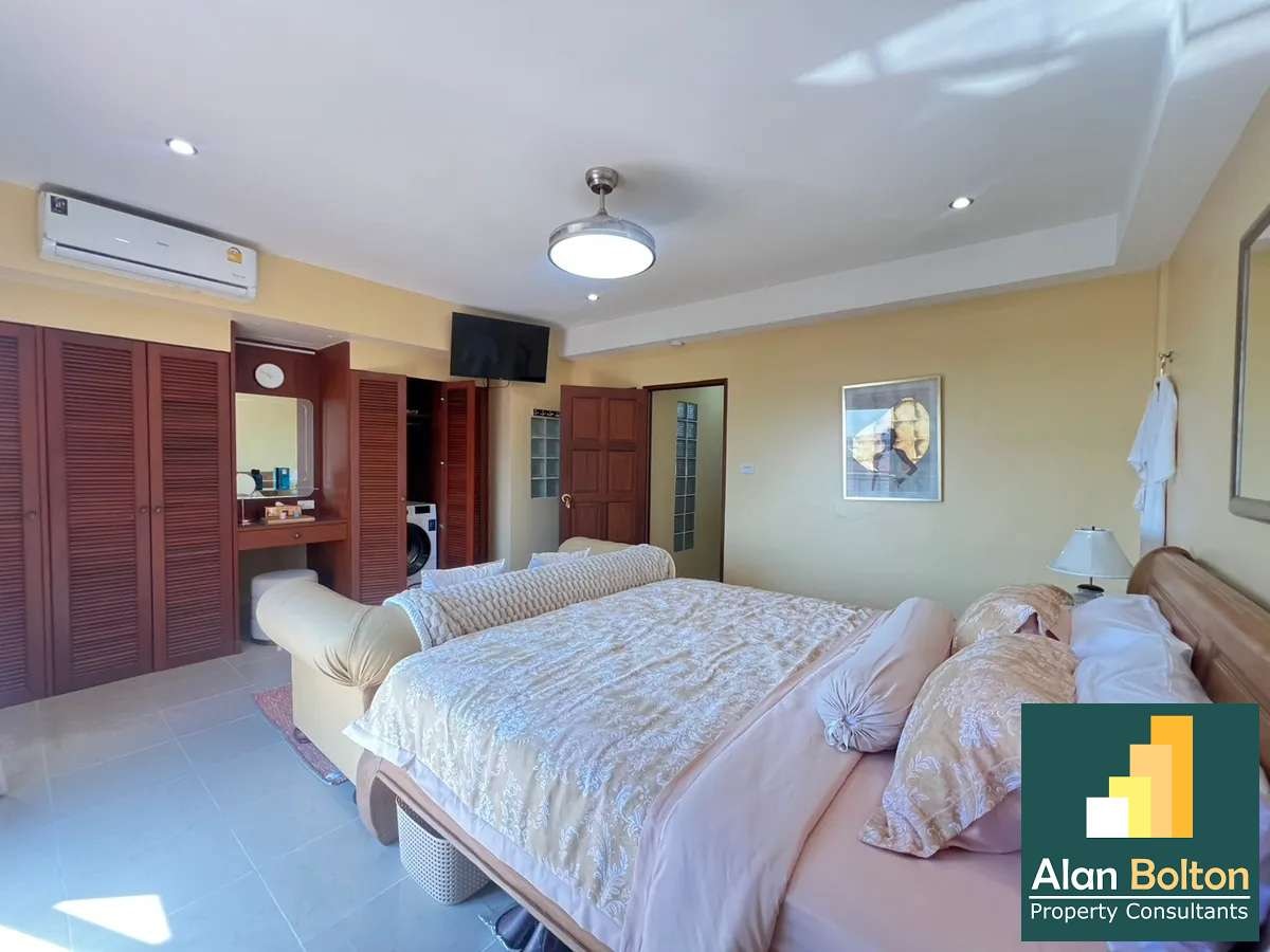 Building for sale With 5 separate Apartments in Pratumnak photo 17