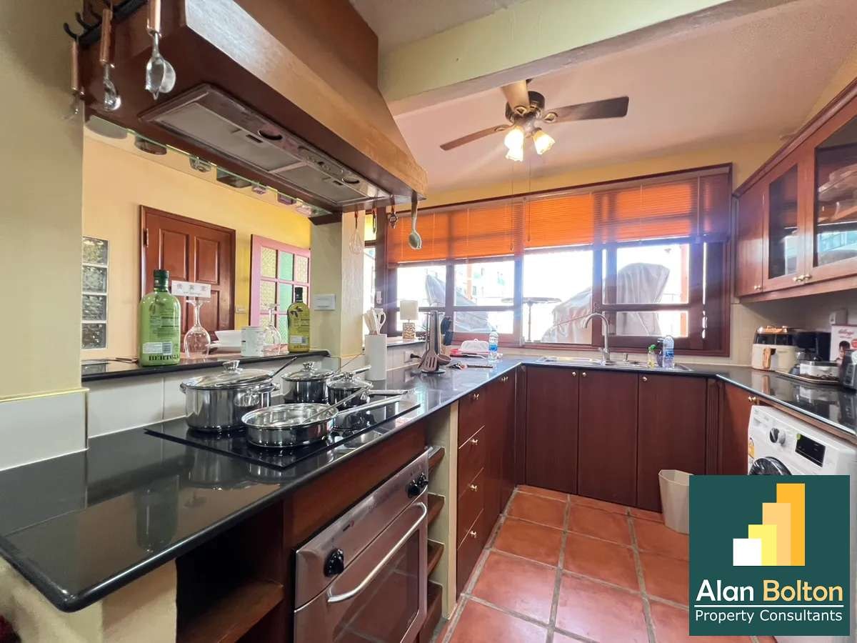 Building for sale With 5 separate Apartments in Pratumnak photo 5